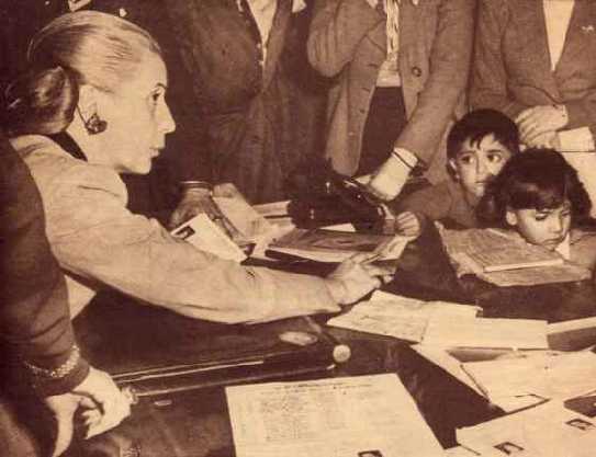 Evita trabajando
