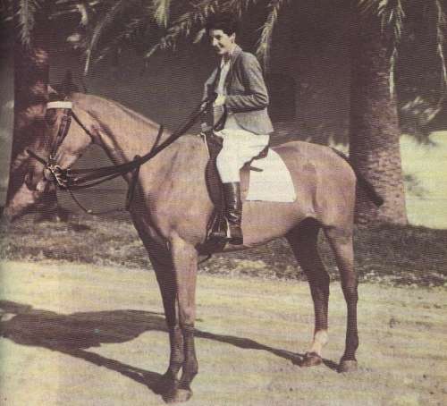 EVA A CABALLO